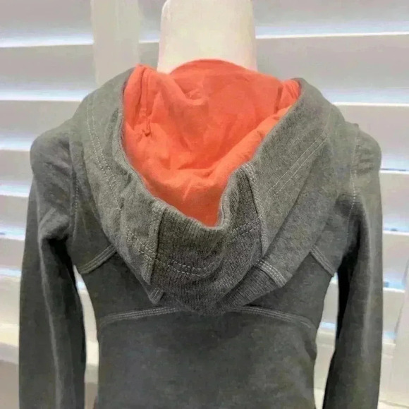 Lululemon Jacket - Picture 5 of 8